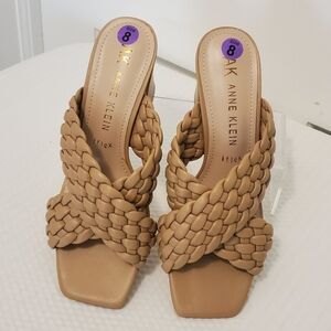 EUC Anne Klein IFlex Beige "MISTY" Braided Block Heels Size 8, Stylish Chic